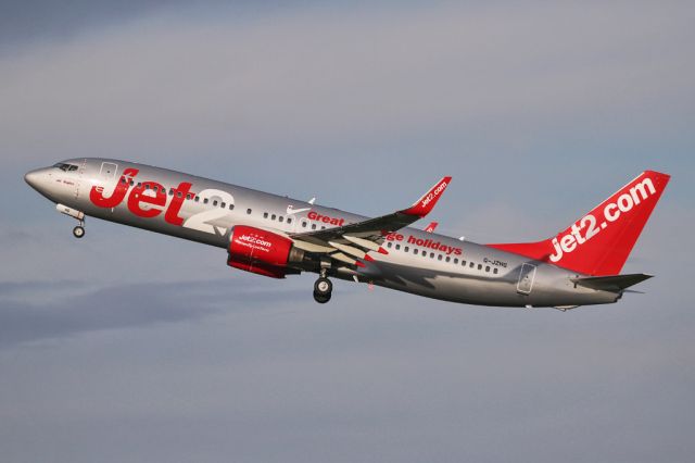 Boeing 737-800 (G-JZHG) - EXS781 off to Gran Canaria with the winter sunseekers and Xmas holidaymakers.