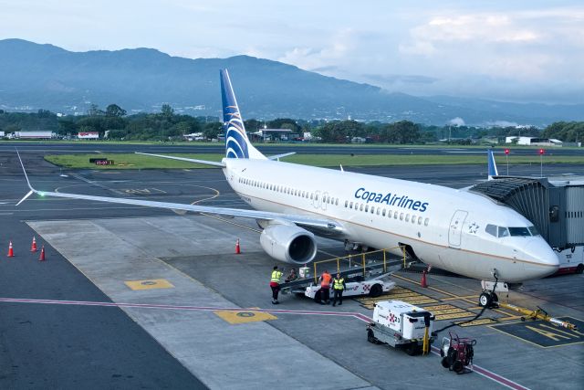 Boeing 737-800 (HP-1838CMP)