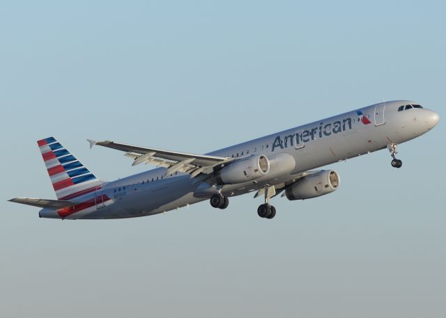 Airbus A321 (N915US)
