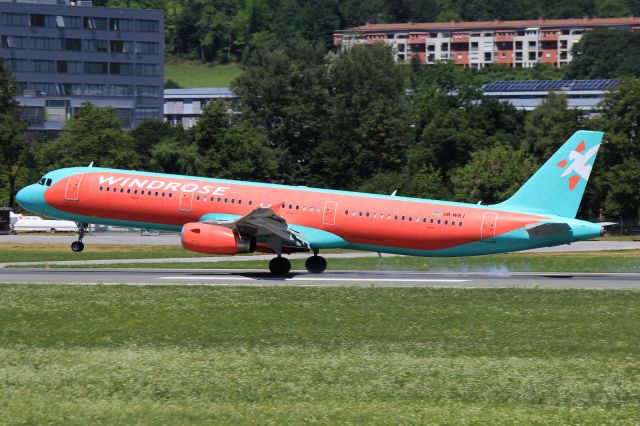 Airbus A321 (UR-WRJ)