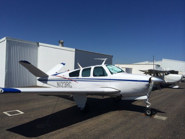 Beechcraft 35 Bonanza (N123RG)