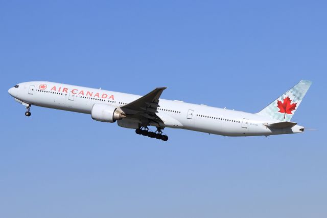 BOEING 777-300ER (C-FIVM)