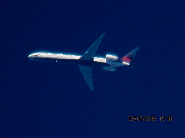 McDonnell Douglas MD-88 (N988DL)