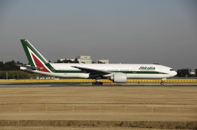 Boeing 777-200 (I-DISA) - Departure at NRT Airport Runway 16R on 2011/12/12