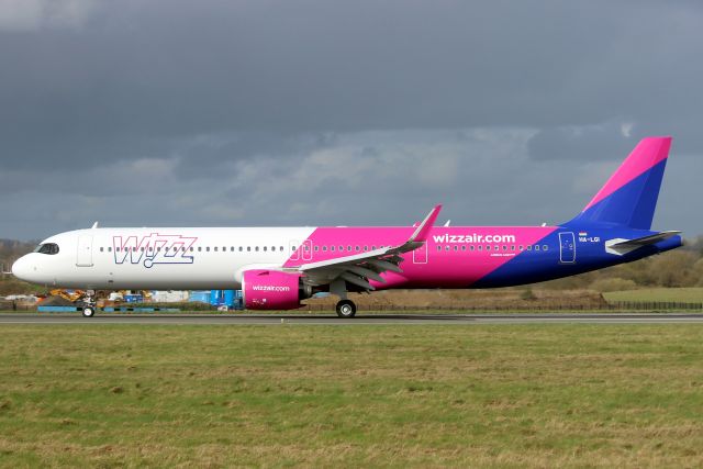 Airbus A321neo (HA-LGI) - Departing rwy 25 on 15-Mar-24 operating flight WZZ2206 to LHBP on its first visit to EGGW.