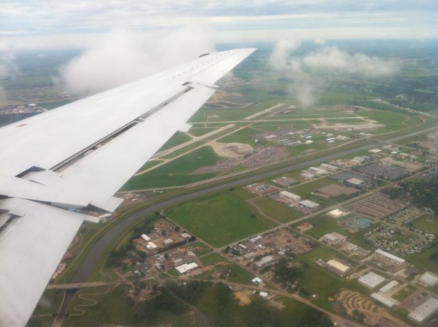 — — - Landing at FSD   Sioux  Falls SD