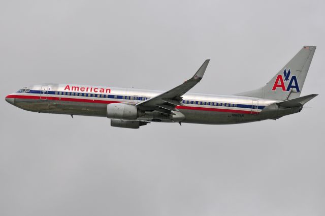 Boeing 737-800 (N962AN) - Seen at KDCA on 9/12/2010