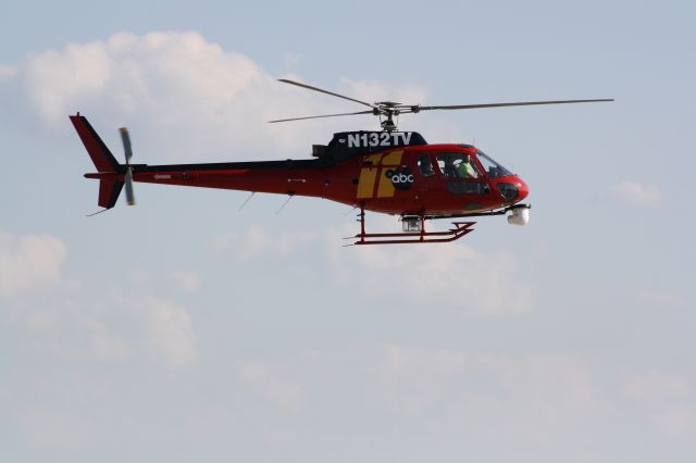 N132TV — - N132TV aka "Chopper 11" on approach to the Landmark ramp