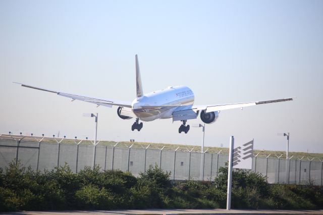 BOEING 777-300ER (9V-SWL)