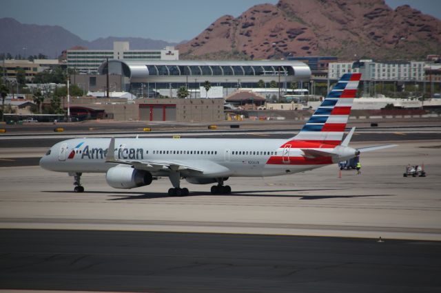 Boeing 757-200 (N206UW)