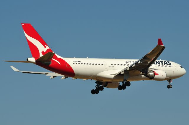 Airbus A330-200 (VH-EBN)