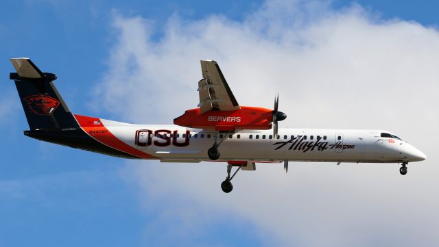 de Havilland Dash 8-400 (N440QX)