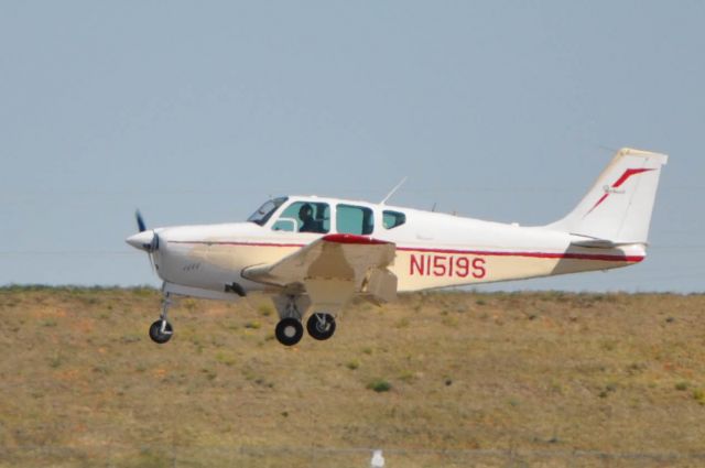 Beechcraft Bonanza (33) (N1519S)