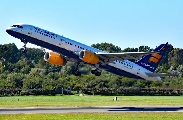 Boeing 757-200 (TF-FIJ)