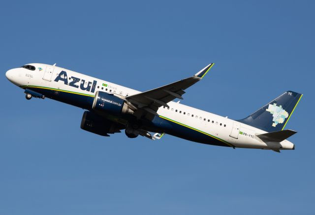Airbus A320 (PR-YYC)