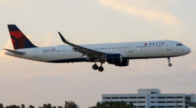 Airbus A321 (N339DN)
