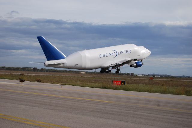 Boeing 747-400 (N780BA) - Take-off frm Grottaglie ( Taranto ), Italy  on 05 Dic 2011 at 11.41 UTC