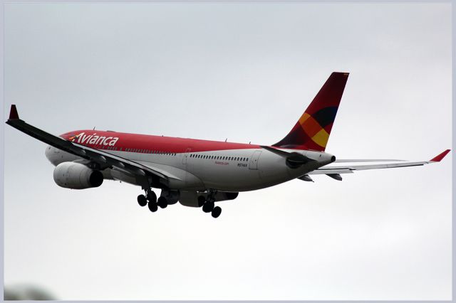 Airbus A330-300 (N794AV)