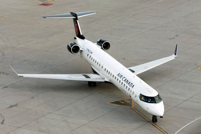 Canadair Regional Jet CRJ-900 (C-FNJZ)