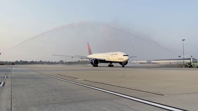 Boeing 777-200 (N702DN) - Retirement shower by LAX Fire Crew for Delta Flight 679 on August 22, 2020.  (Photo grab from personal video)