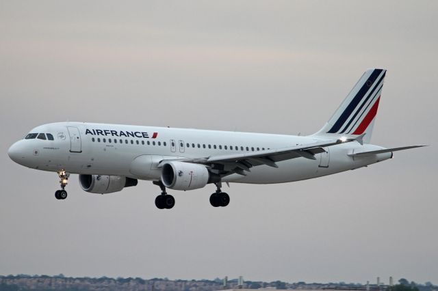 Airbus A320 (F-HBNJ)