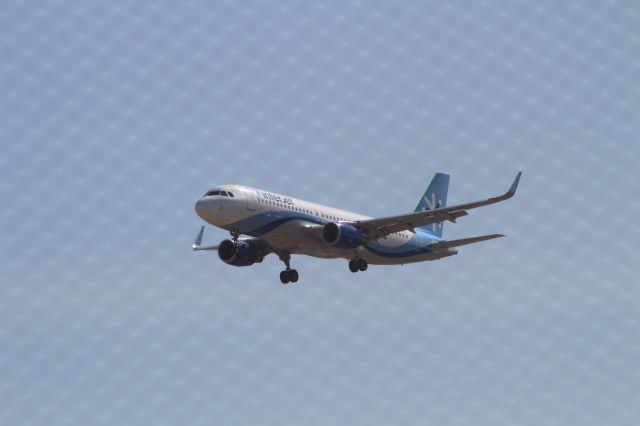 Airbus A320 (XA-LHG) - FINAL APPROACH 27 MMTJ