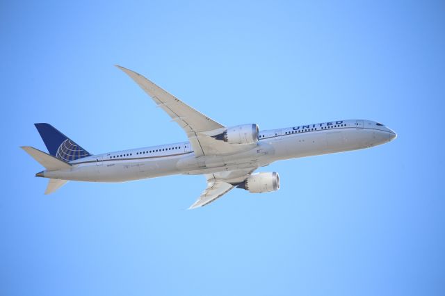 BOEING 787-10 Dreamliner (N12003)