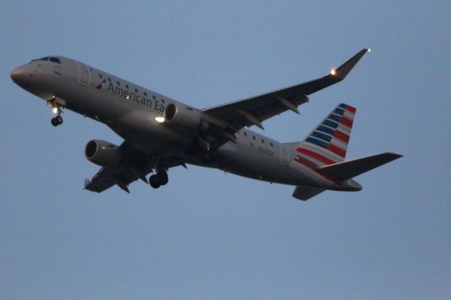 EMBRAER 175 (long wing) (N505SY)