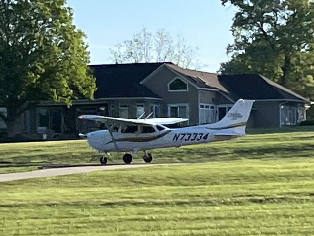 Cessna Skyhawk (N73334)