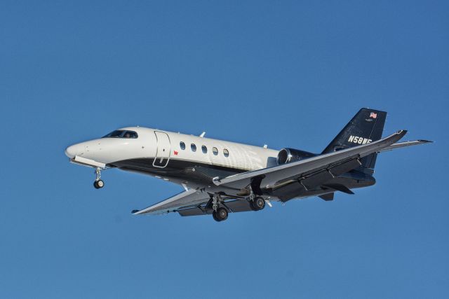 Cessna Citation Sovereign (N58WE) - Landing in CYHU on a cold winter day. 26/02/2019