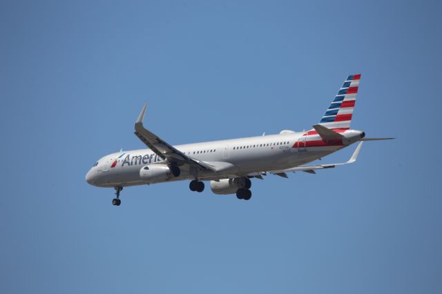 Airbus A321 (N157AA)