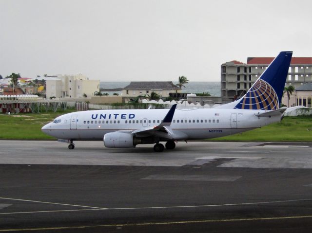 Boeing 737-700 (N27722)