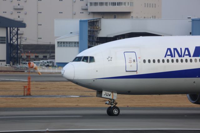 Boeing 777-200 (JA704A)