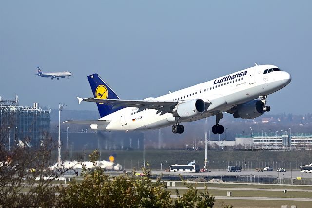 Airbus A320 (D-AIZM)