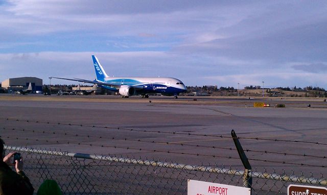 N787BA — - I took these pics from my cell phone, I didnt have my good camera with me.