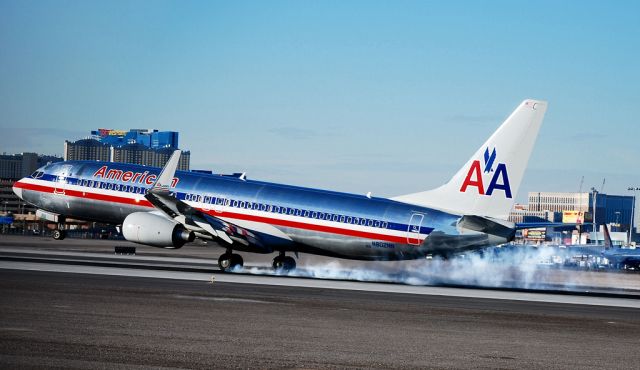 Boeing 737-800 (N802NN) - American Airlines Boeing 737-823 N802NN cn 31073  Las Vegas - McCarran International (LAS / KLAS) USA - Nevada, January 24, 2010 Photo: Tomás Del Coro