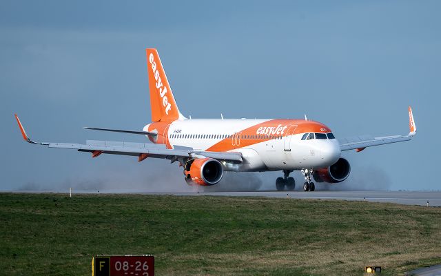 Airbus A320 (G-EZRX) - G-EZRX A320 landing at Jersey on a wet runway on the 9/Dec/2024