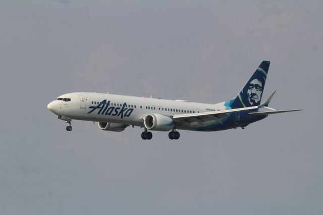 Boeing 737 MAX 9 (N968AK)
