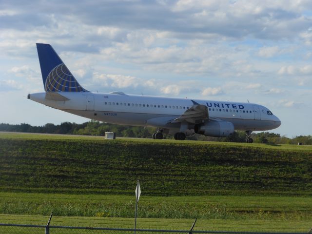 Airbus A320 (N470UA)