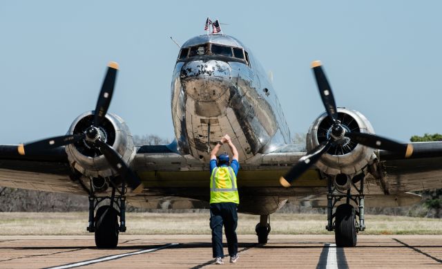 Douglas DC-3 (N346AB) - I was on the ramp at the Jet Center in Tyler Texas, having just landed myself when this old bird came in.