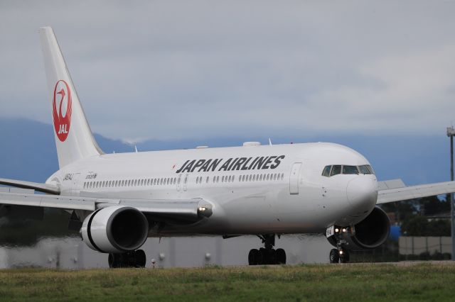 BOEING 767-300 (JA614J) - September 6th 2020:HND-HKD.