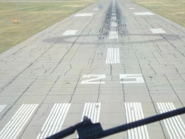 C-GXPS — - Very short final on runway 25 at Calgary International Airport as Corporate Express Airlines flight 508 arrives home from its round-robin to Fort McMurray, Alberta, Canada.