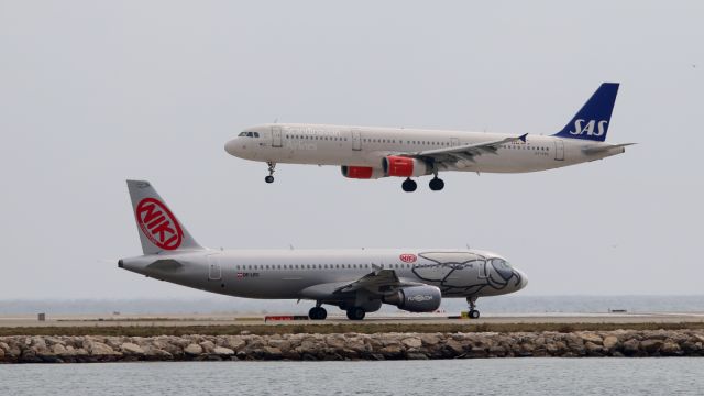 Airbus A320 (OE-LEC)