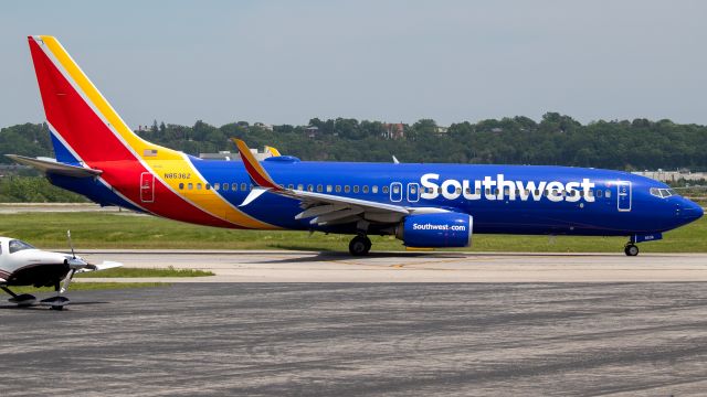 Boeing 737-800 (N8536Z) - Taxiing by MacJets