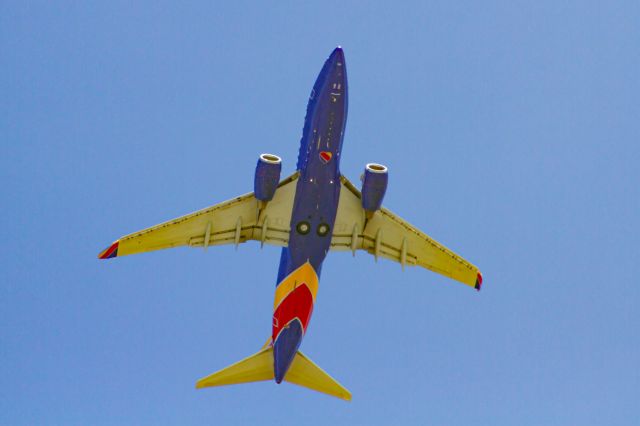 Boeing 737-700 —