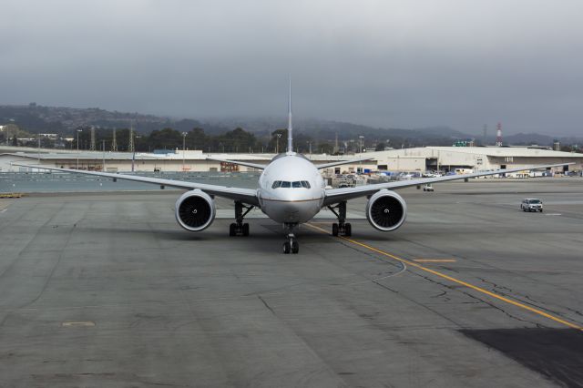 BOEING 777-300ER (N2639U)