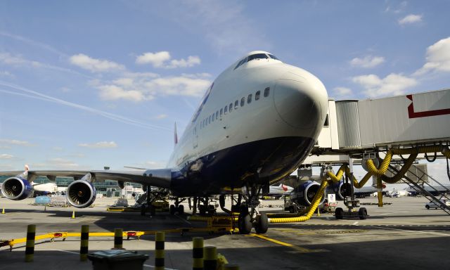 Boeing 747-400 (G-BNLM) - British Airways Boeing 747-436 G-BNLM in Heathrow