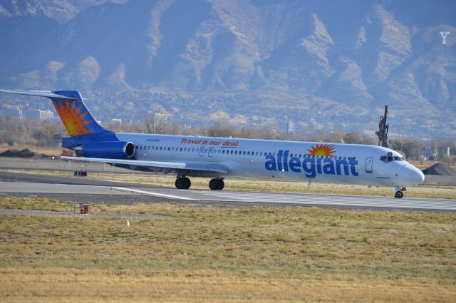 McDonnell Douglas MD-83 (N425NV) - AAY4407 taking 13 for departure to KLEX/KEX with the Utah Valley University Mens Basketball Team on board for their game against the Kentucky Wildcats the following day.