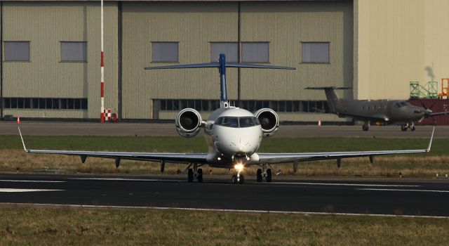 Bombardier Challenger 300 (VP-CPF)