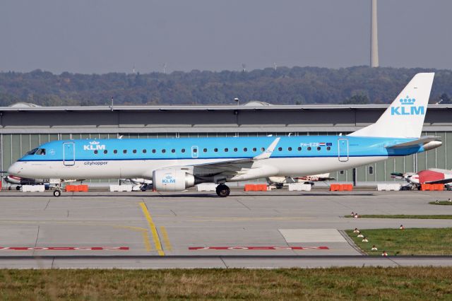 Embraer ERJ-190 (PH-EZB)